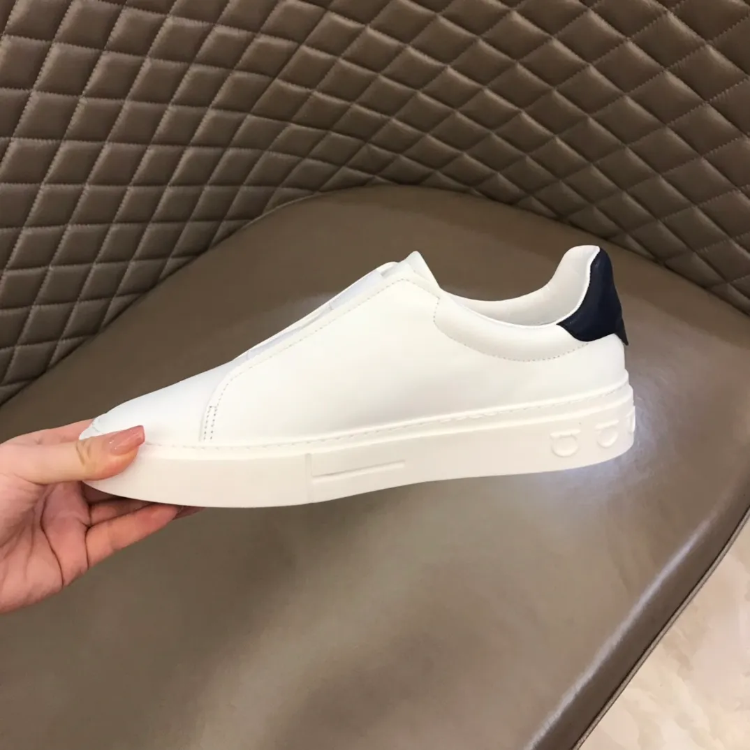 p400【Salvatore Ferraga**】New men's low-top casual shoes! Top-quality cow products, original lasts, made of imported cowhide, first-class texture, first-layer sheepskin lining! Original outsole! The details are exquisite and the style is versatile and upscale! Decorated with a three-dimensional Gancini logo, the back of the tongue and lace-up piping add a pop of color. The high-tech sole features a holographic pattern and Gancini details, making it ideal for a practical yet stylish everyday look. Code number 38-44 (45 can be customized)